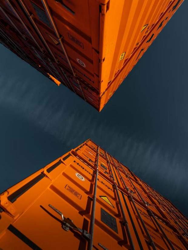 Container visti dal basso
